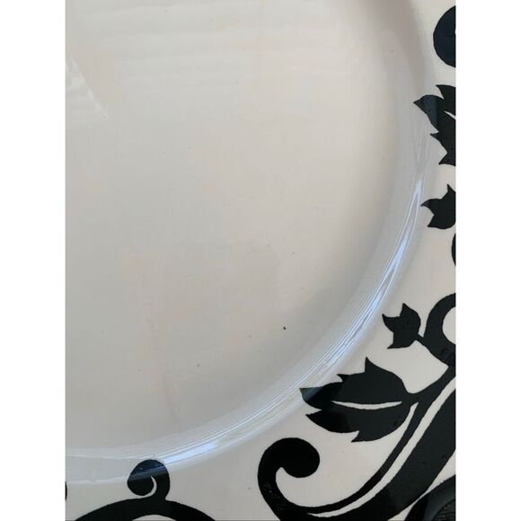 222 Fifth Set of 4 dinner plates in the elegant Damask pattern Black, White - Picture 6 of 11